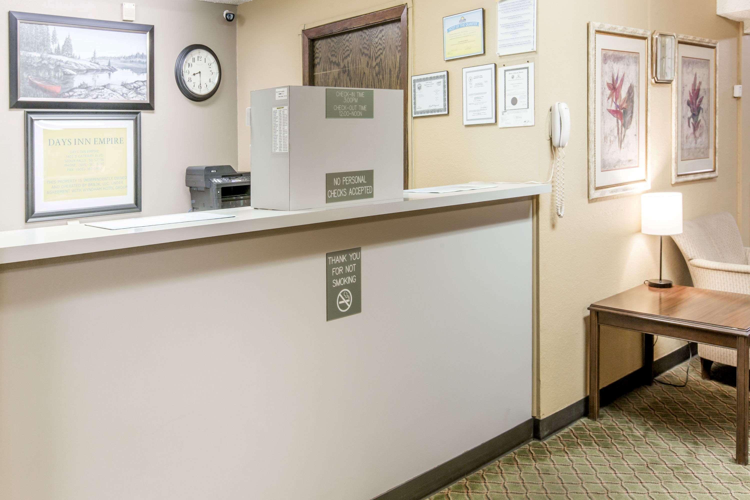 Days Inn By Wyndham Sioux Falls Bagian luar foto