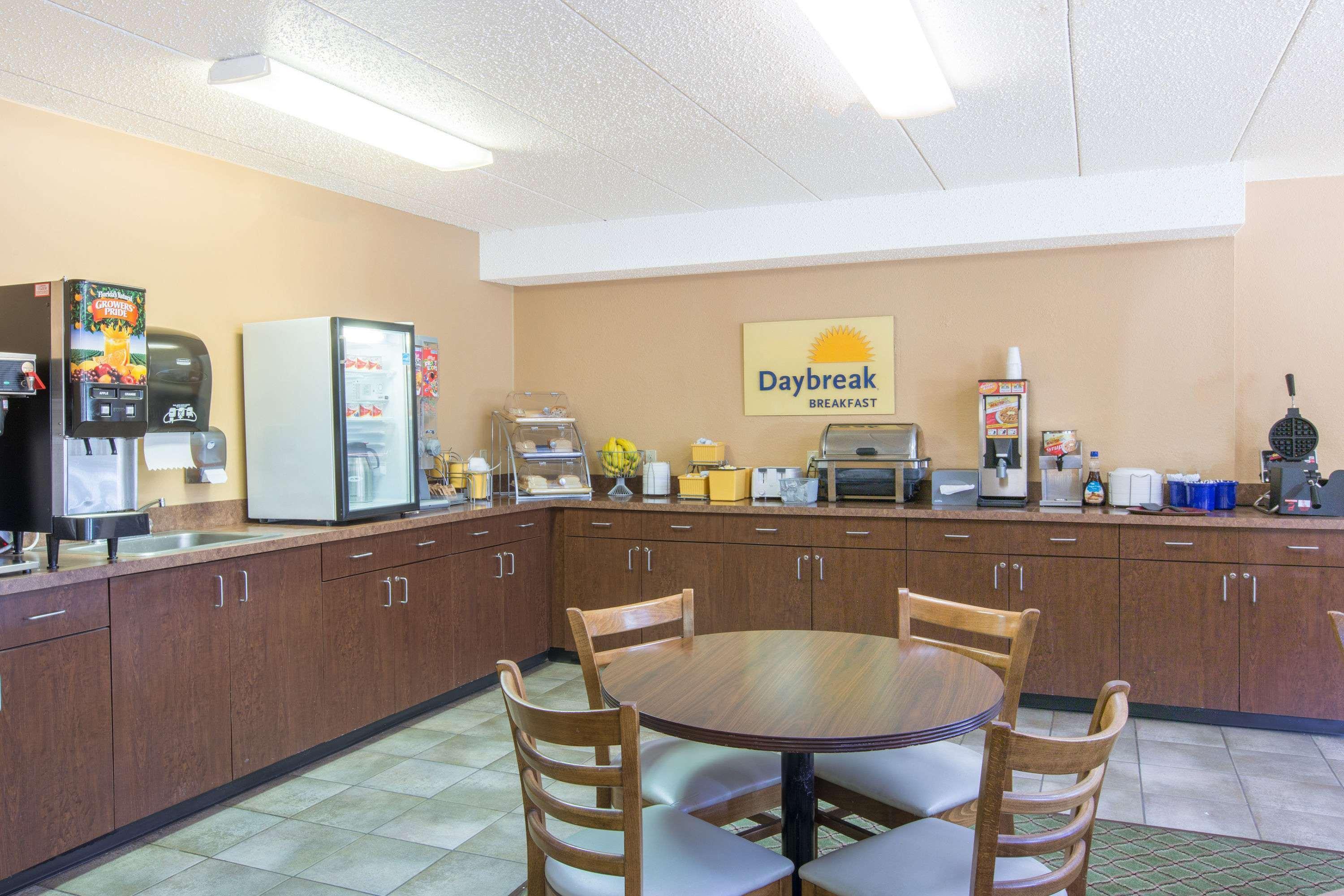 Days Inn By Wyndham Sioux Falls Bagian luar foto
