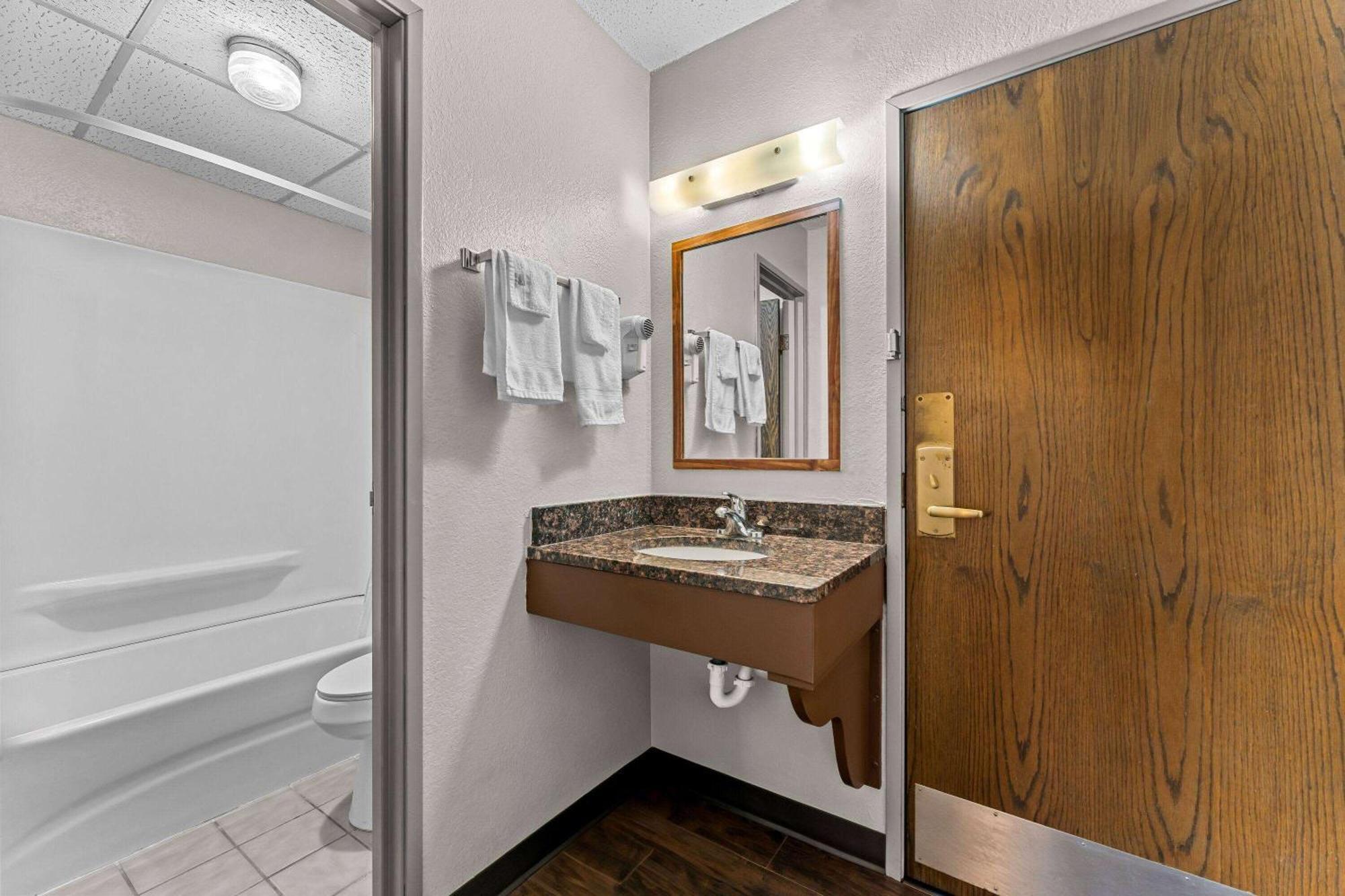 Days Inn By Wyndham Sioux Falls Bagian luar foto