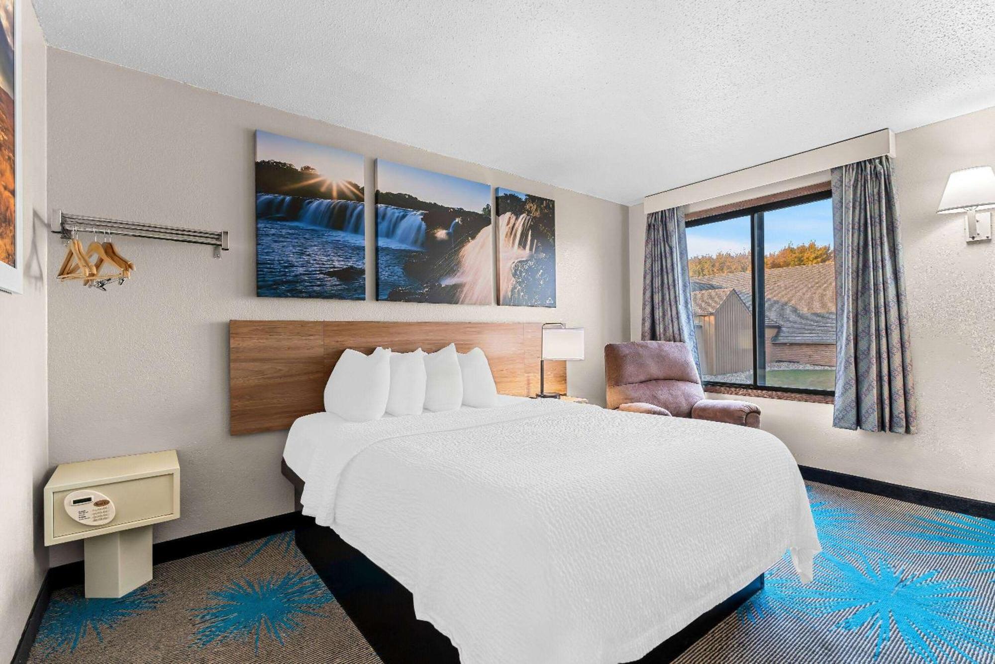 Days Inn By Wyndham Sioux Falls Bagian luar foto