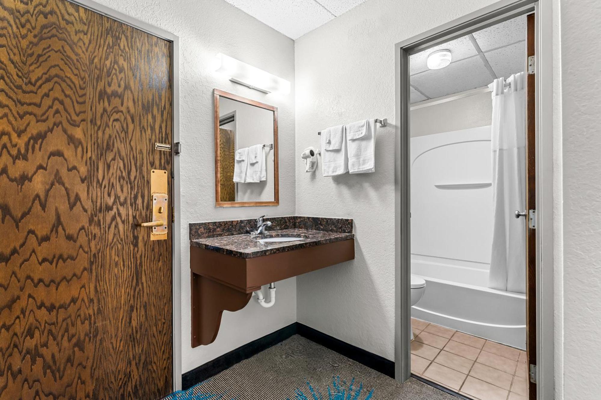 Days Inn By Wyndham Sioux Falls Bagian luar foto